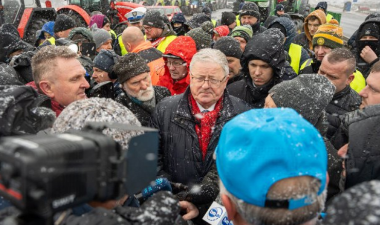 Польський міністр закликав фермерів припинити блокування пунктів пропуску
