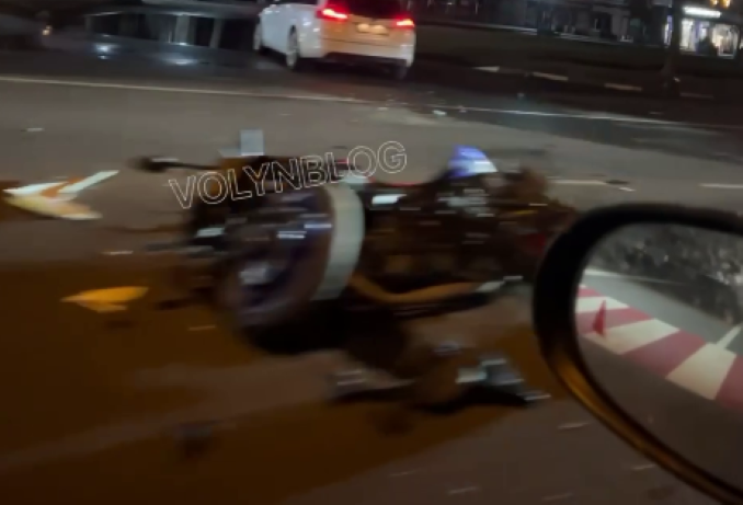 Постраждав водій: у Луцьку сталася аварія за участю мотоцикліста (відео)