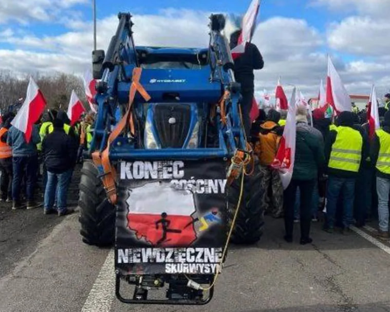 «Валіть додому, с*чі діти»: польські фермери почали протестувати на залізницях
