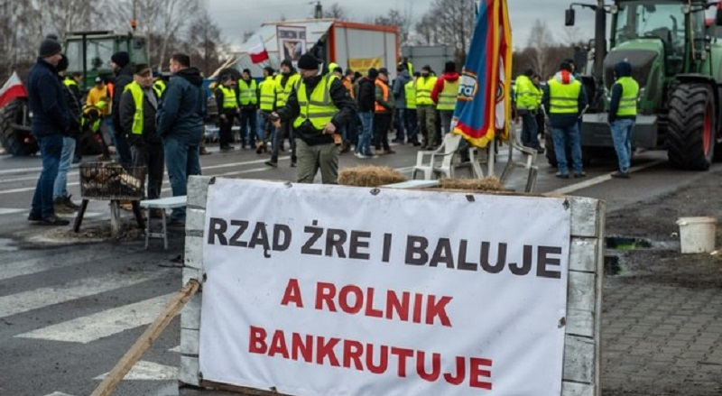 Польські протестувальники почали ще жорсткіше блокувати рух на кордоні з Україною