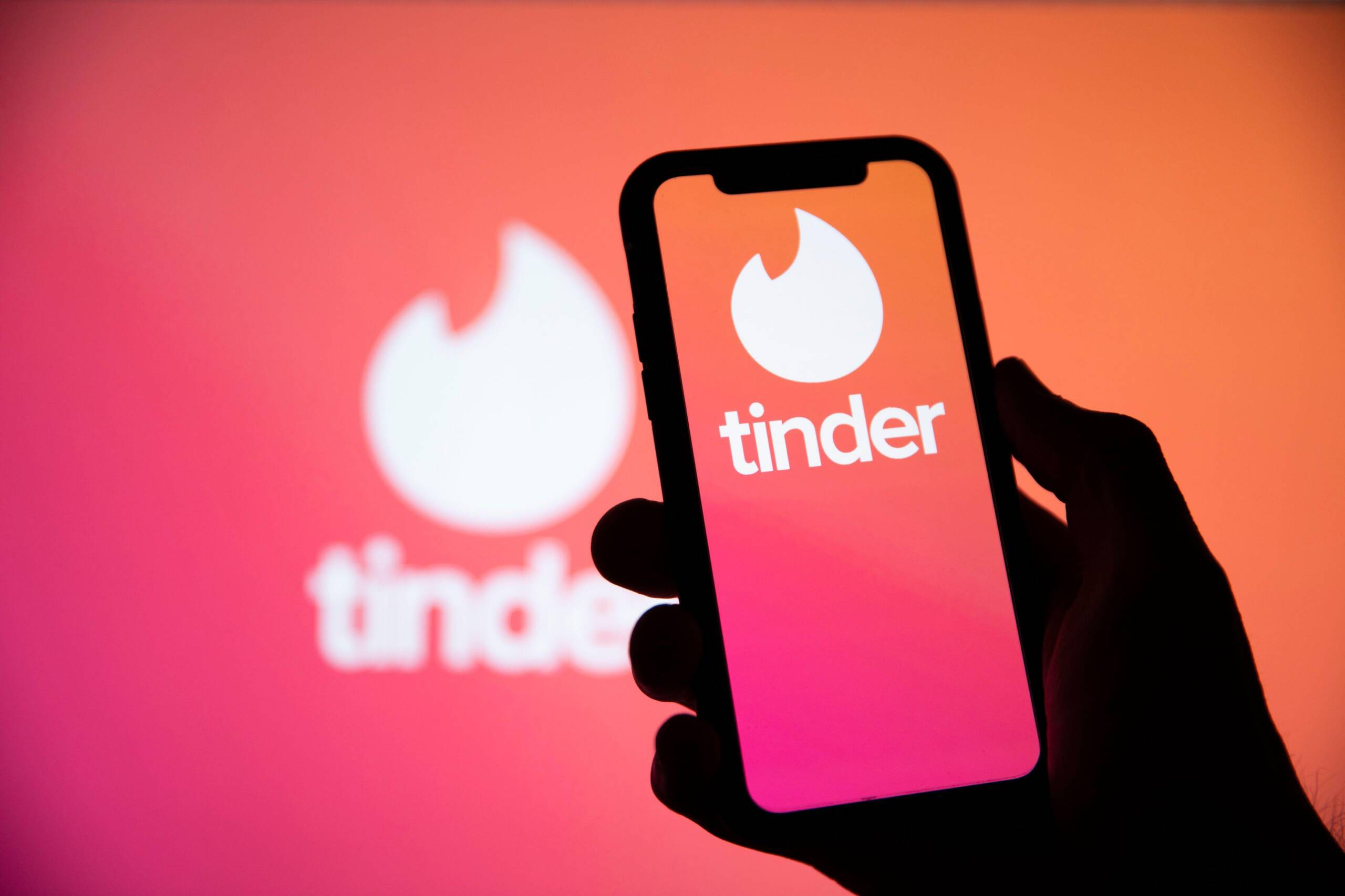 Tinder посилює верифікацію користувачів на тлі шахрайств з використанням ШІ
