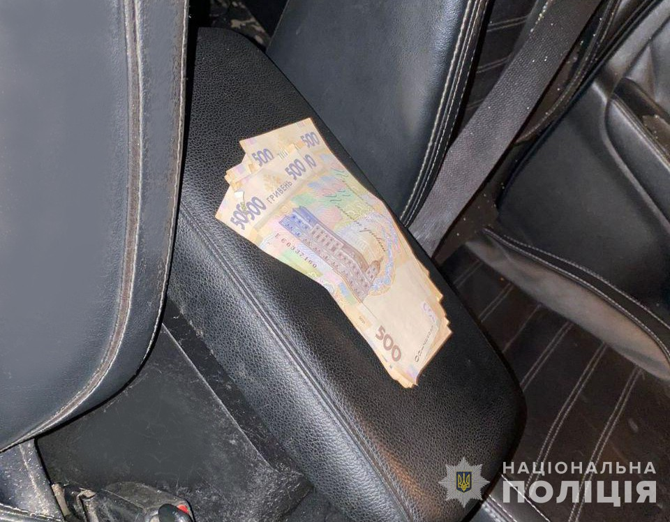 У Нововолинську п'яний водій намагався відкупитися від патрульних