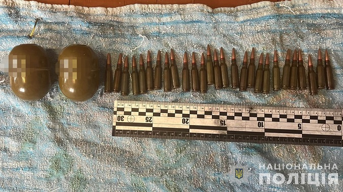 На Волині 52-річний чоловік зберігав вдома гранати та набої (фото)