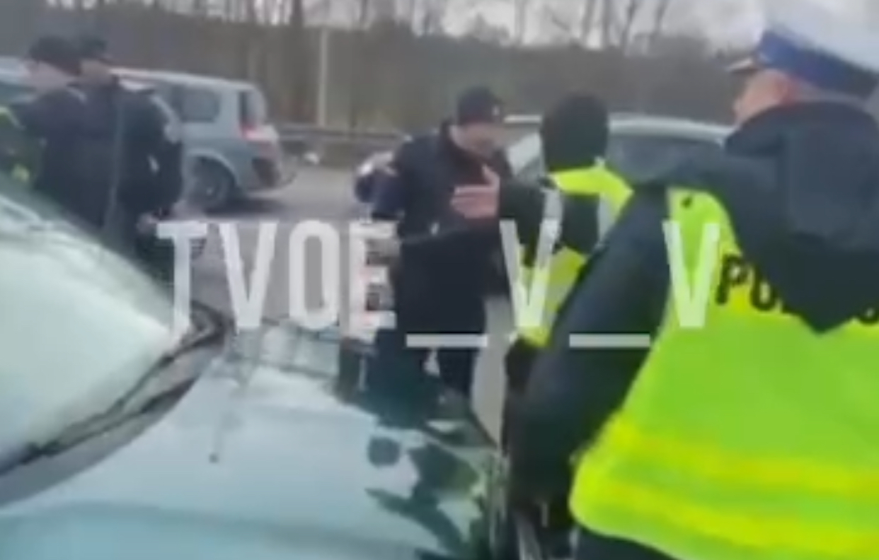 На ПП «Ягодин – Дорогуськ» польська поліція затримує українських перевізників (відео)