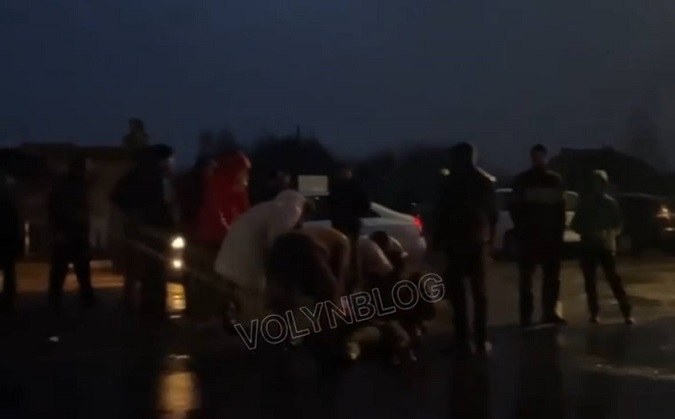 У Луцьку на Дубнівській авто збило жінку – її госпіталізували (відео)