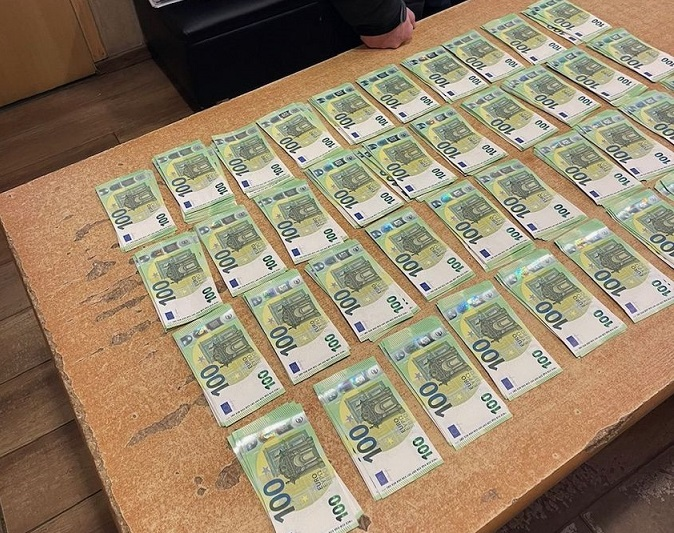 Через «Устилуг» поляк намагався ввезти 40 тисяч євро