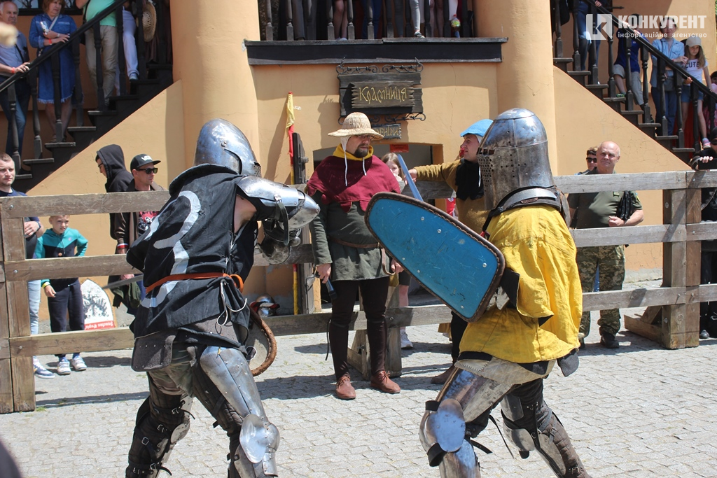 «Довгий меч» жінки: у Луцьку відбувся лицарський турнір (фото)