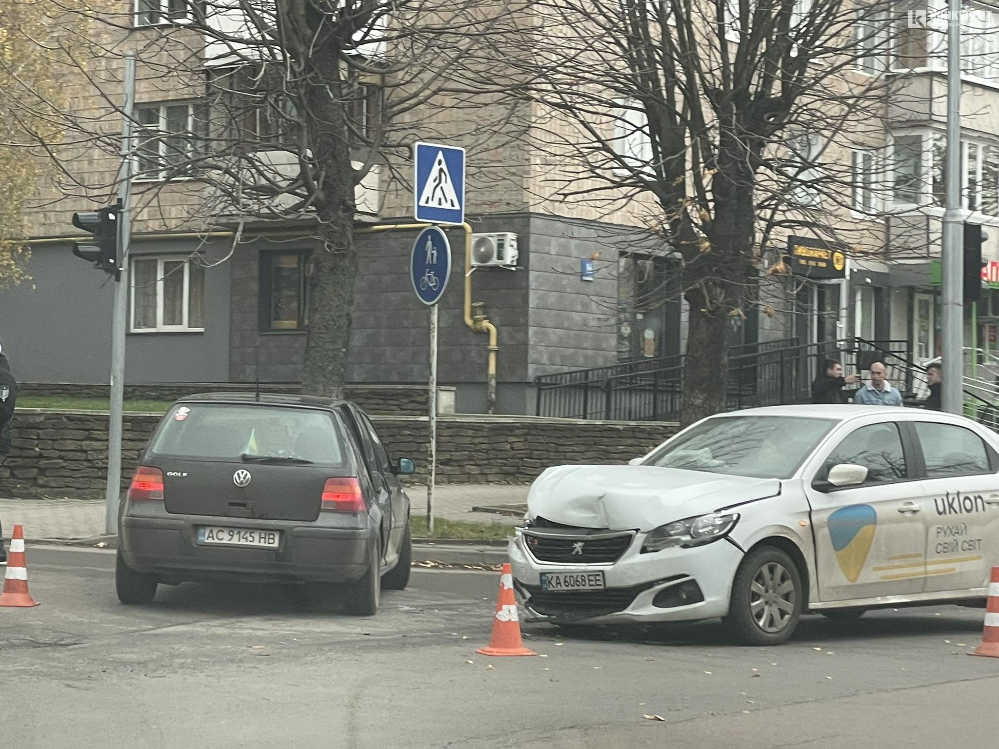 У Луцьку на Відродження – аварія за участю таксі Uklon (фото)
